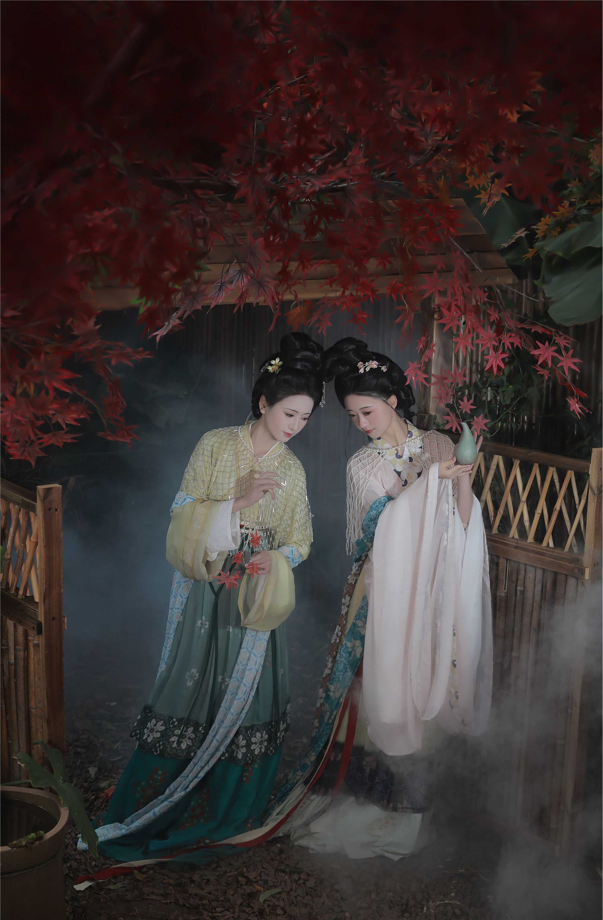 YITUYU艺图语 2025.02.06 眉目自成诗三百，鬓如春风裁 一固美撇捺